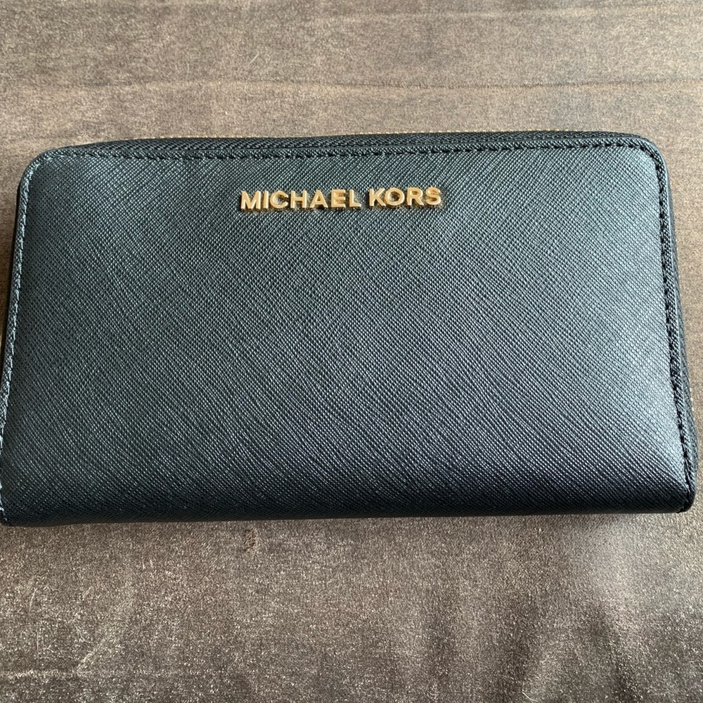 Used Michael Kors Wallet/Wristlet
